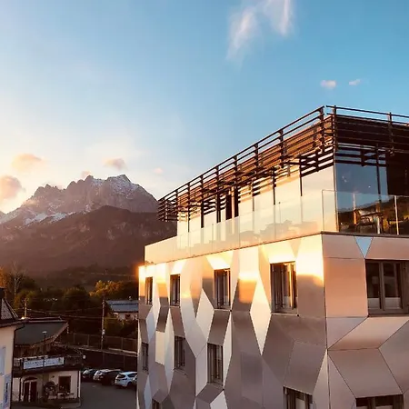 Cubo Sport & Art Hotel 3*