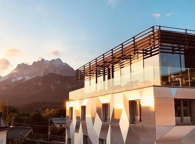 Cubo Sport & Art Hotel 3*