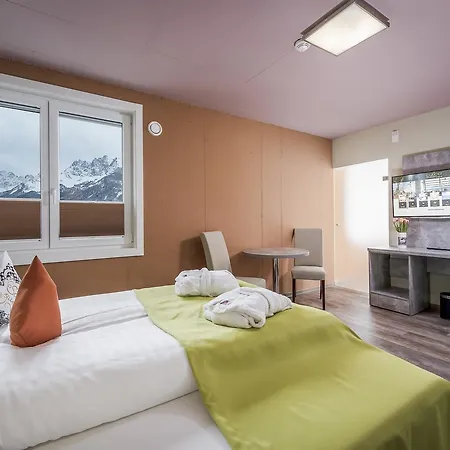 Cubo Sport & Art Hotel